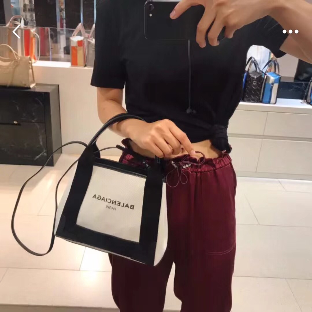 高仿巴黎世家Balenciaga购物手袋，海外原单高仿奢侈品(www.zzx8.com)